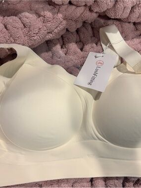NWT Seamless Wireless Bra in Light Cream